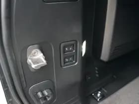 Land Rover Defender thumbnail 36