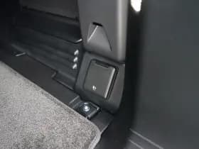 Land Rover Defender thumbnail 37