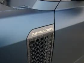 Land Rover Defender thumbnail 39
