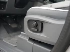 Land Rover Defender thumbnail 18