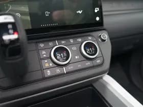 Land Rover Defender thumbnail 27