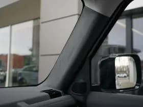 Land Rover Defender thumbnail 28
