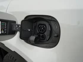 Land Rover Defender thumbnail 31