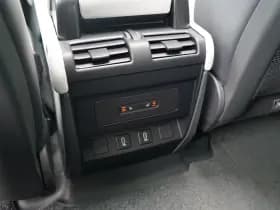 Land Rover Defender thumbnail 32