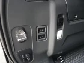Land Rover Defender thumbnail 34