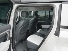 Land Rover Defender thumbnail 5