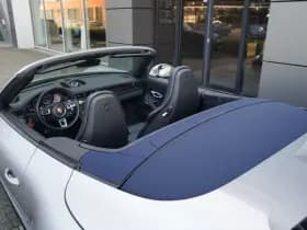 Porsche 911 thumbnail 4