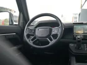 Land Rover Defender thumbnail 13