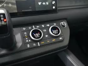 Land Rover Defender thumbnail 22