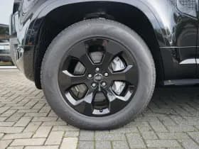 Land Rover Defender thumbnail 9
