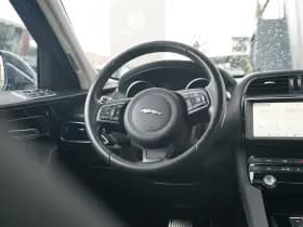 Jaguar F-Pace thumbnail 11
