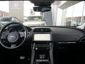 Jaguar F-Pace thumbnail 3
