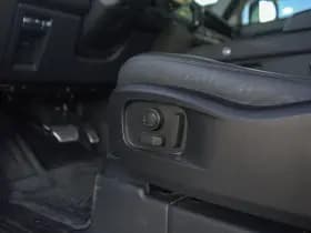 Land Rover Defender thumbnail 19