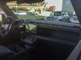 Land Rover Defender thumbnail 3