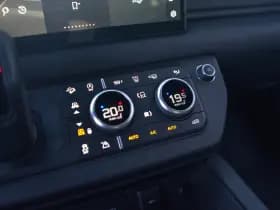 Land Rover Defender thumbnail 24