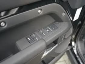 Land Rover Defender thumbnail 16