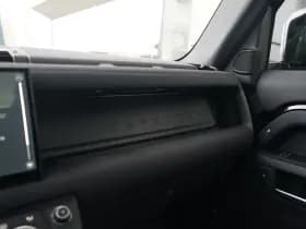 Land Rover Defender thumbnail 26