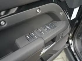Land Rover Defender thumbnail 16
