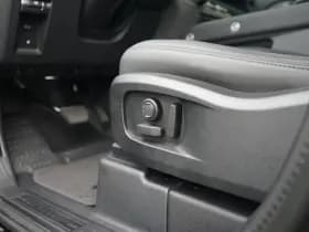 Land Rover Defender thumbnail 18
