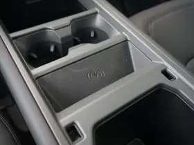 Land Rover Defender thumbnail 28