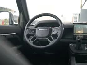 Land Rover Defender thumbnail 31