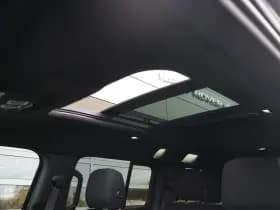 Land Rover Defender thumbnail 32