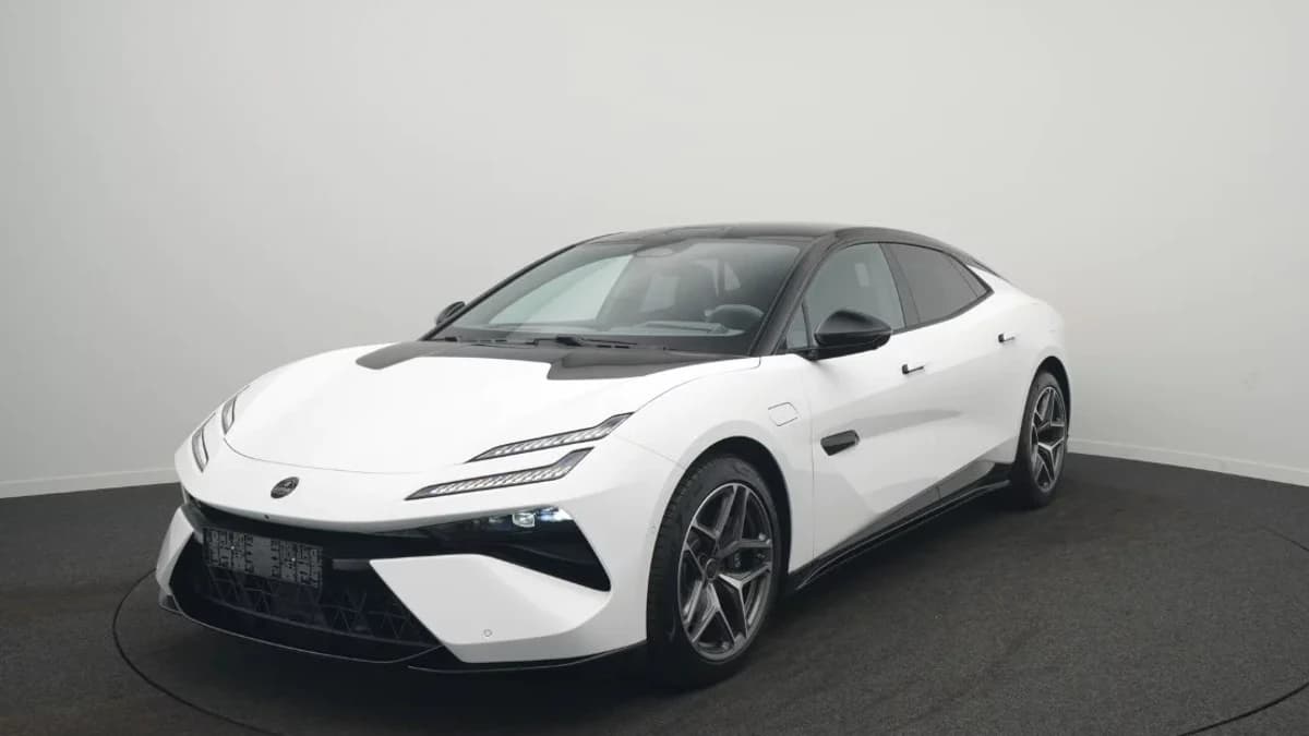 Lotus Emeya — foto 1
