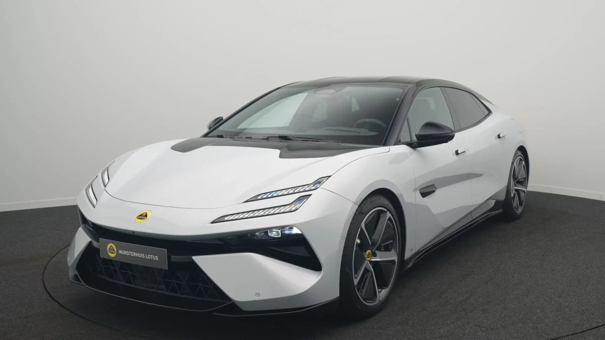 Lotus Emeya — foto 1