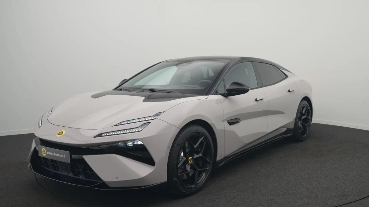 Lotus Emeya — foto 1