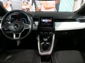 Renault Clio thumbnail 10
