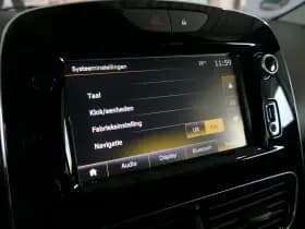 Renault Clio thumbnail 38