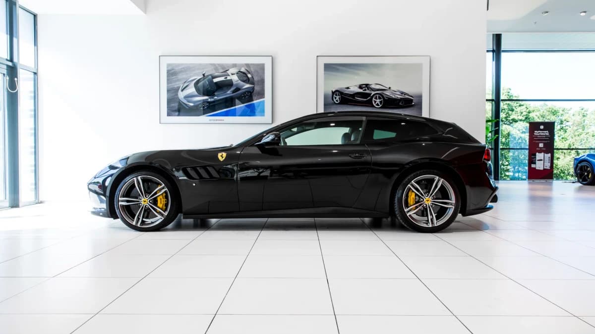 Ferrari GTC4Lusso — foto 1
