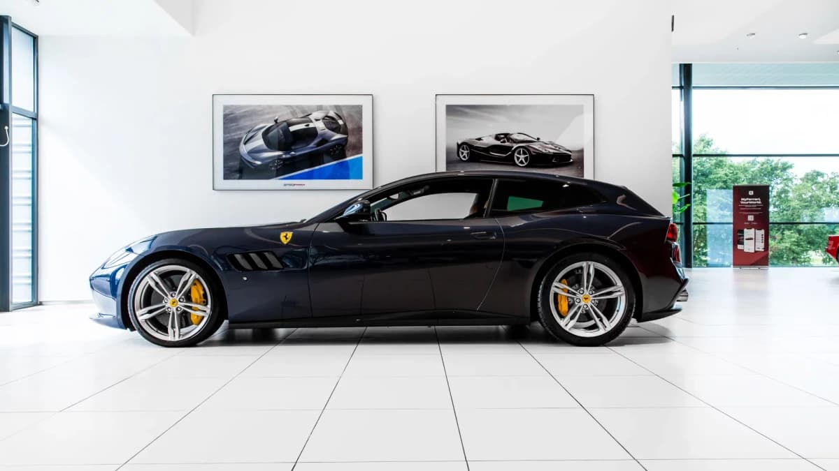 Ferrari GTC4Lusso — foto 1