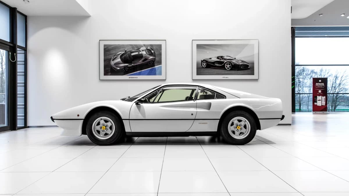 Ferrari 308 — foto 1