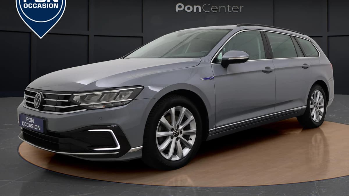 Volkswagen Passat — foto 1