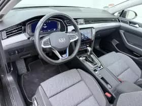 Volkswagen Passat thumbnail 4