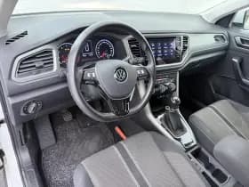 Volkswagen T-Roc thumbnail 4