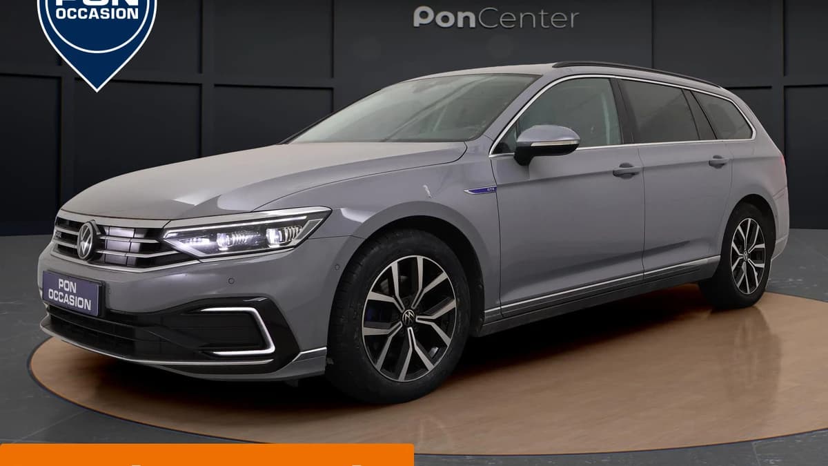 Volkswagen Passat — foto 1