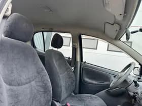 Toyota Yaris 1.3-16V VVT-i Sol thumbnail 8