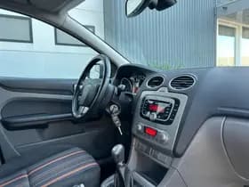 Ford Focus Wagon 1.6-16V Futura thumbnail 7