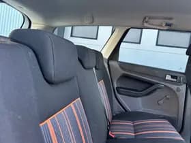 Ford Focus Wagon 1.6-16V Futura thumbnail 9