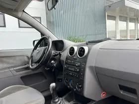 Ford Fusion 1.6-16V Luxury thumbnail 6