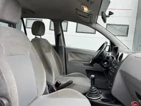 Ford Fusion 1.6-16V Luxury thumbnail 7