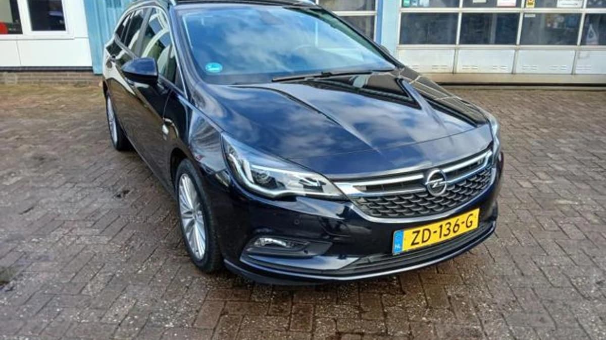 Opel Astra Sports Tourer — foto 1