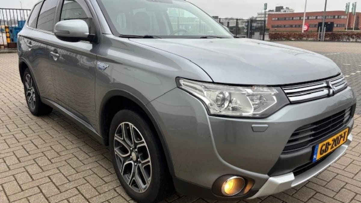 Mitsubishi Outlander — foto 1