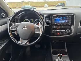 Mitsubishi Outlander thumbnail 12