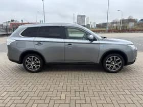 Mitsubishi Outlander thumbnail 10