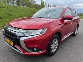 Mitsubishi Outlander thumbnail 3
