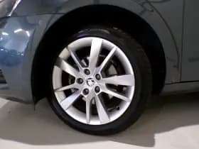 Škoda Octavia thumbnail 5