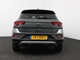 Volkswagen T-Roc thumbnail 11